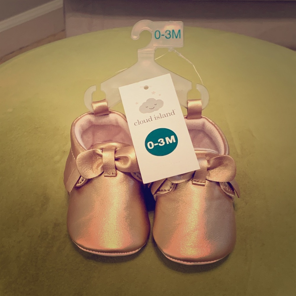 NWT Cloud Island baby shoes 0-3 months. Gold.